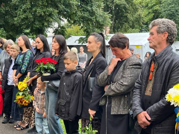 У Рівному відкрили меморіальну дошку на честь загиблого Героя - INFBusiness