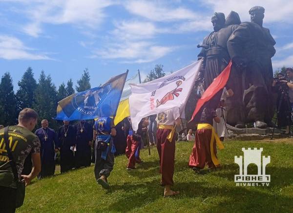 373 річниця: на «Козацьких могилах» вшанували пам'ять героїв битви під Берестечком (ФОТО) - INFBusiness
