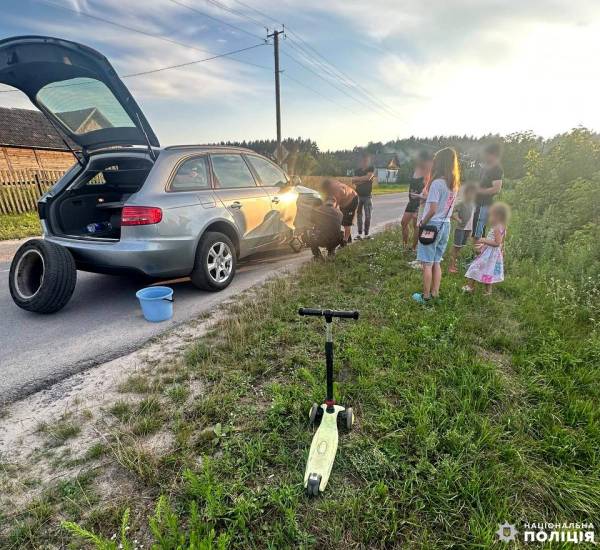 На Рівненщині поліцейські офіцери допомогли жінці з дітьми полагодити авто - INFBusiness