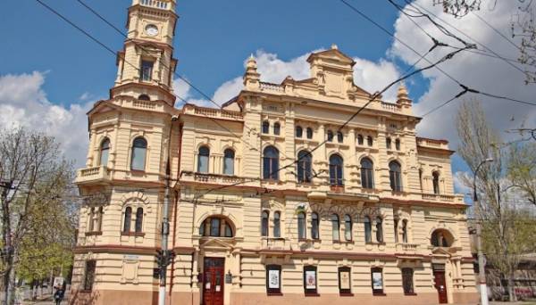 Херсонський художній музей ідентифікував ще одну картину, викрадену росіянами - INFBusiness