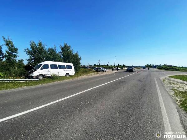 Будьте уважні за кермом: у ДТП за участю кросовера та маршрутки травмувались двоє осіб - INFBusiness