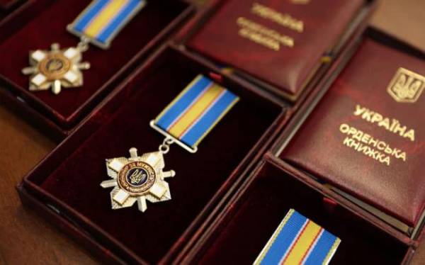 На Острожчині посмертними орденами нагородили 10 воїнів - INFBusiness