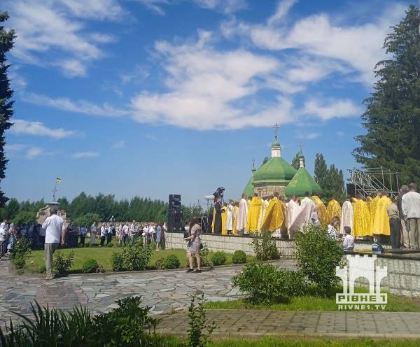 373 річниця: на «Козацьких могилах» вшанували пам'ять героїв битви під Берестечком (ФОТО) - INFBusiness
