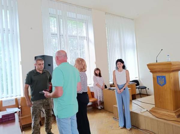 На Острожчині посмертними орденами нагородили 10 воїнів - INFBusiness