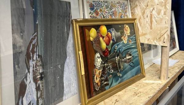 Херсонський художній музей ідентифікував ще п'ять робіт, викрадених росіянами під час окупації Фото 22.07.2024 12:56 Укрінформ Херсонський художній музей ідентифікував ще п'ять робіт, викрадених російськими загарбниками під час окупації - це твори художника Юрія Діденка. Херсонський художній музей ідентифікував ще п'ять робіт, викрадених росіянами під час окупації - INFBusiness
