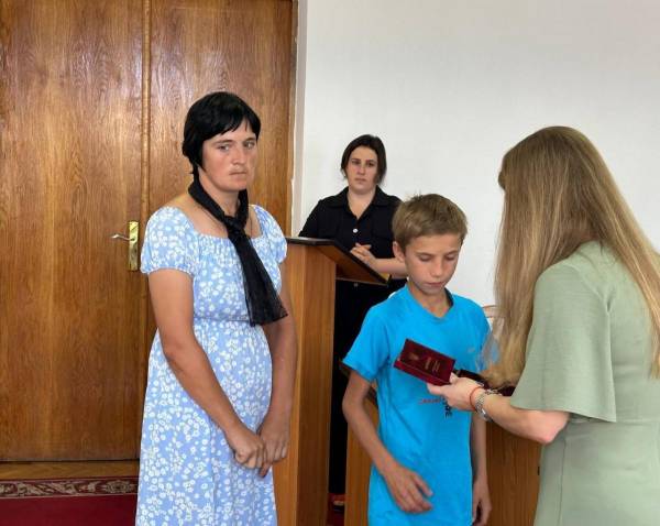 Посмертні нагороди вручили родинам захисників на Рівненщині - INFBusiness