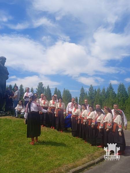 373 річниця: на «Козацьких могилах» вшанували пам'ять героїв битви під Берестечком (ФОТО) - INFBusiness