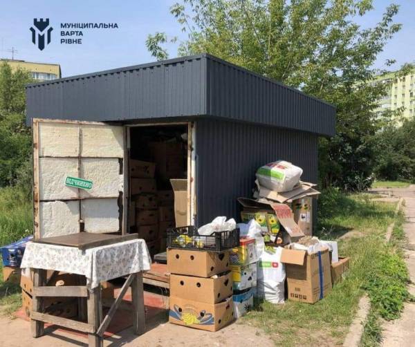 У Рівному виявили незаконно встановлений пункт прийому склотари - INFBusiness