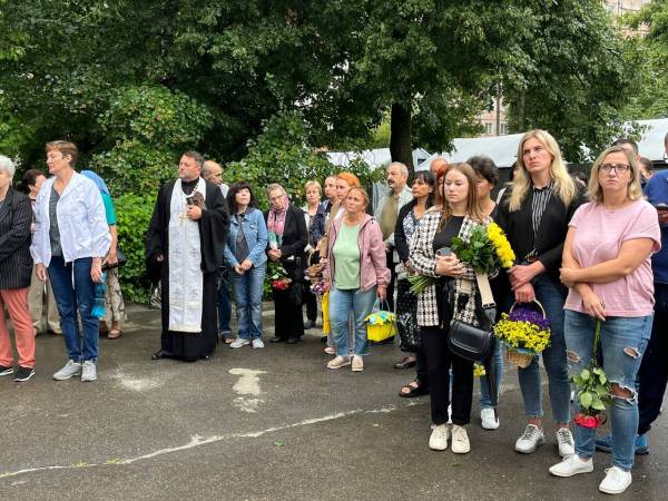 У Рівному відкрили меморіальну дошку на честь загиблого Героя - INFBusiness