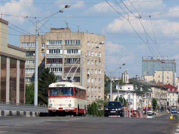Вулицями Рівного проїхався ретро-тролейбус - INFBusiness
