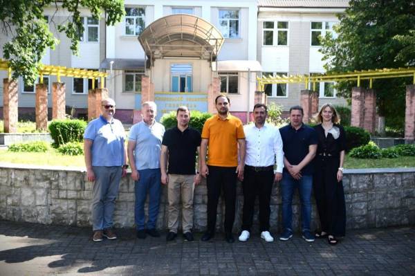 Генеральний консул Чехії відвідав Рівненський обласний госпіталь ветеранів війни - INFBusiness