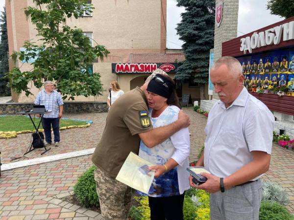 Мама загиблого військового отримала відзнаку свого сина - INFBusiness