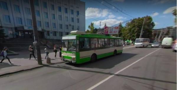 Тролейбуси по місту тимчасово не курсують - мережа знеструмлена у центральній частині міста. Про це інформує в.о. міського голови Рівного Віктор Шакирзян. У Рівному тимчасово не курсують тролейбуси - INFBusiness