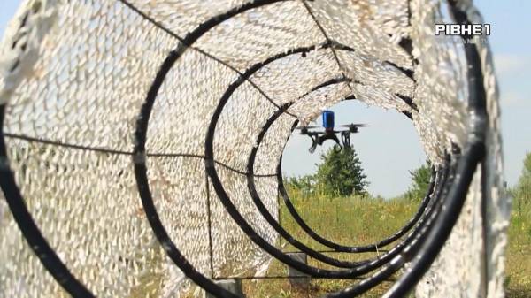 В умовах реального бою: інструктори ОК "Захід" вчать новачків керувати дронами (ВІДЕО) - INFBusiness