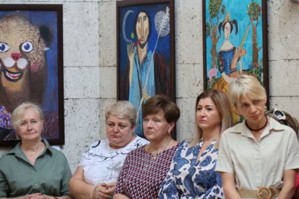 У Національній бібліотеці для дітей відкрилася виставка харківської художниці Юлії Бєляєвої та її дочок - INFBusiness