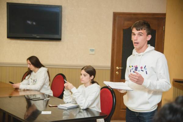 Молодь з Рівненщини може взяти участь у проєкті “Debate Camp” - INFBusiness