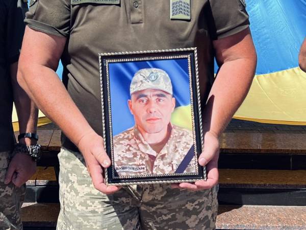 На Костопільщині попрощалися із загиблим військовим (ФОТО) - INFBusiness