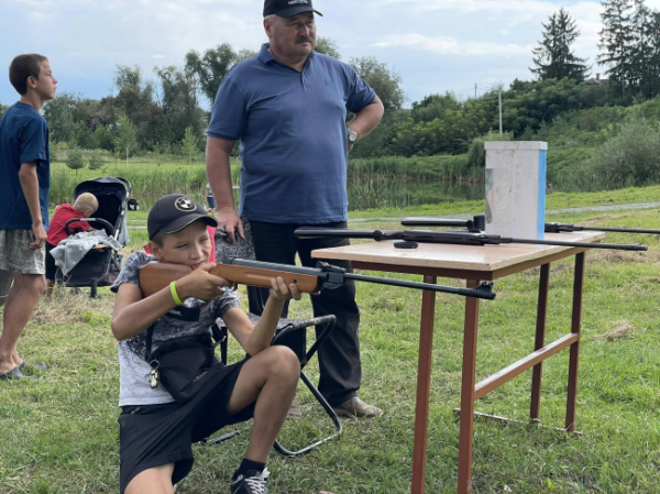 У селі на Рівненщині зібрали майже 60 тисяч на автомобіль для ЗСУ (ФОТО) - INFBusiness