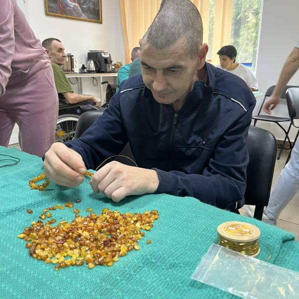 У Рівненському обласному госпіталі проводять майстер-класи з бурштинової арттерапії - INFBusiness