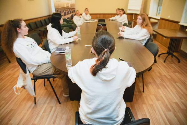 Молодь з Рівненщини може взяти участь у проєкті “Debate Camp” - INFBusiness