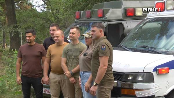 Два реанімобілі для ЗСУ: на Рівненщину приїхали волонтери з США (ВІДЕО) - INFBusiness