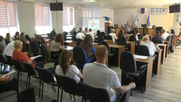 "Електроенергія - це не картопля": як у Рівному пройшов депутатський день? (ВІДЕО) - INFBusiness
