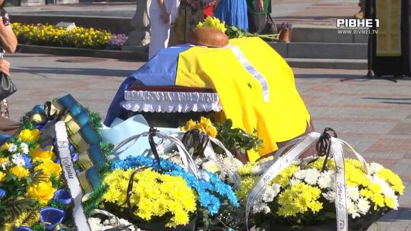 Воював попри поранення: рівняни попрощалися із 45-річним захисником (ВІДЕО) - INFBusiness