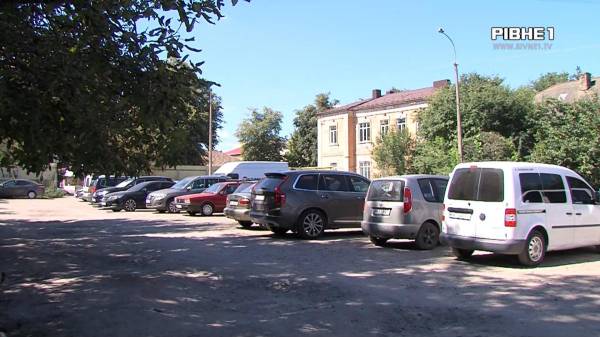 Аби припаркуватися - платіть: У Рівному планують відкрити перші муніципальні парковки (ВІДЕО) - INFBusiness
