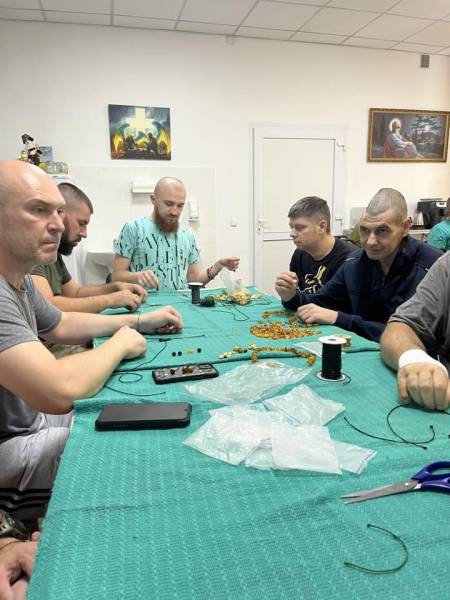 У Рівненському обласному госпіталі проводять майстер-класи з бурштинової арттерапії - INFBusiness