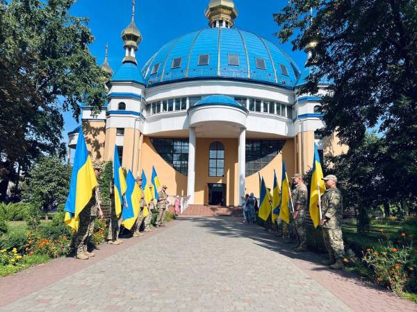 Молитва за Україну та вшанування воїнів: як у Костополі розпочався День Незалежності України - INFBusiness