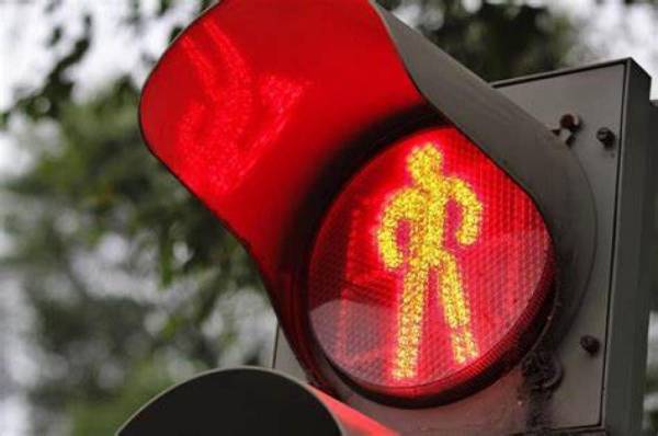 На одній із вулиць Рівного розпочали підготовчі роботи з перенесення світлофорів - INFBusiness