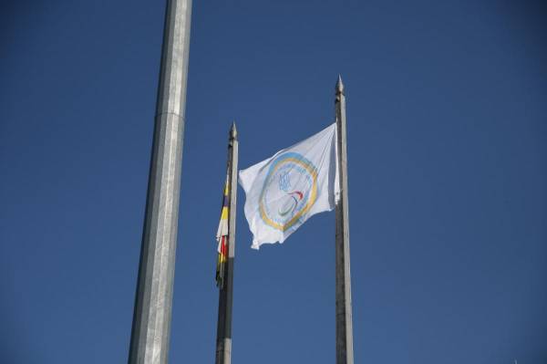Біля будівлі Рівненської ОДА замайорів паралімпійський прапор - INFBusiness