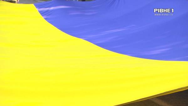 Ілля Томашевський, Павло Стецюк Спогади рівнянки, як вперше підняли синьо-жовтий стяг на Рівненщині (ВІДЕО) - INFBusiness