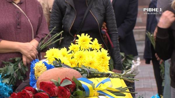 Відсвяткував 44-річчя і на наступний день загинув: Рівне попрощалось з Героєм (ВІДЕО) - INFBusiness