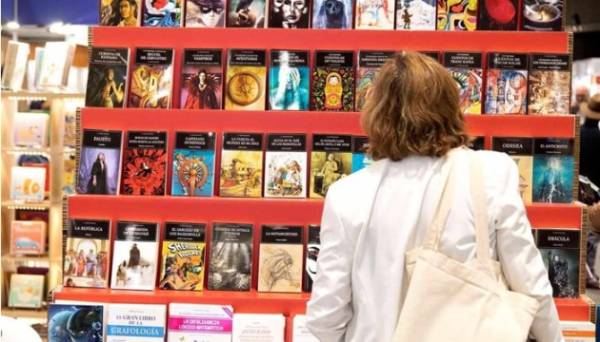 Україна вперше візьме участь у Міжнародному книжковому ярмарку «Liber» в Іспанії 19.09.2024 09:53 Укрінформ Україна вперше візьме участь в одному з найбільших книжкових ярмарків світу Liber в іспанській Барселоні. Україна вперше візьме участь у Міжнародному книжковому ярмарку «Liber» в Іспанії - INFBusiness