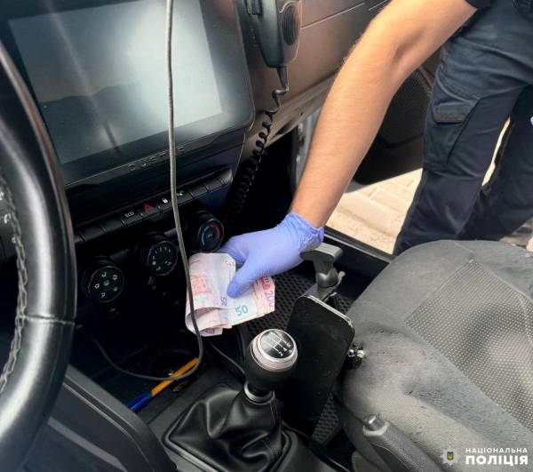 15 тисяч і 1 700 гривень: На Рівненщині двоє нетверезих водіїв намагалися дати хабарі поліцейським - INFBusiness