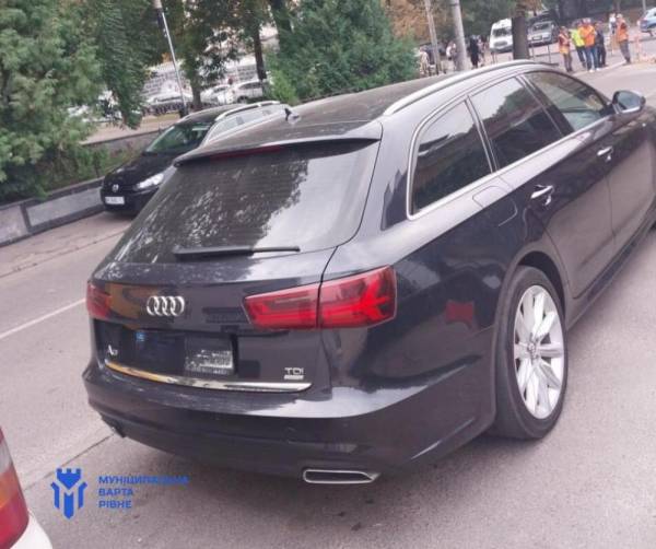 У Рівному оштрафували водіїв, які припарковували автівки з порушенням ПДР - INFBusiness