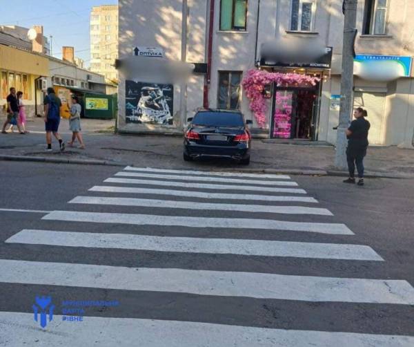 Рівнян продовжують штрафувати за неправильну парковку - INFBusiness