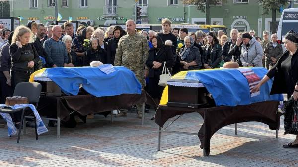 У Рівному в останню земну дорогу провели Олександра Скиданюка та Вадима Костюкевича (ВІДЕО) - INFBusiness