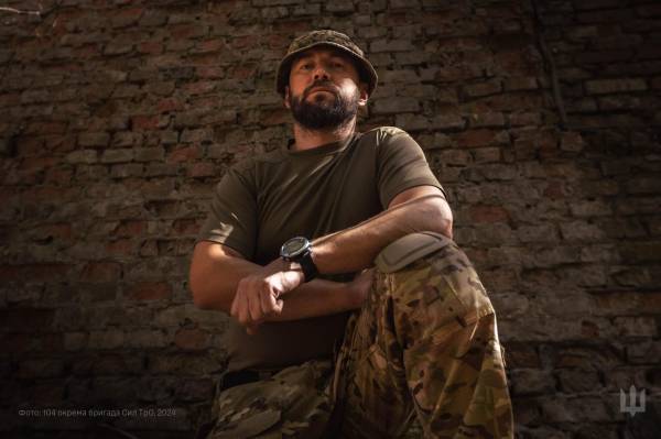 Працював у Вараській міськраді, а нині чоловік служить старшим бойовим медиком: історія "Філософа" - INFBusiness