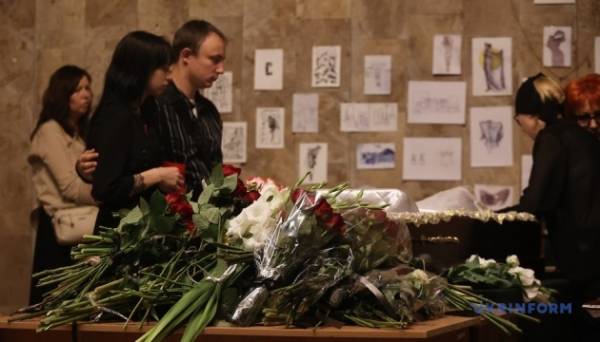 У Харкові попрощалися з 18-річною художницею Веронікою Кожушко, яка загинула від удару РФ - INFBusiness