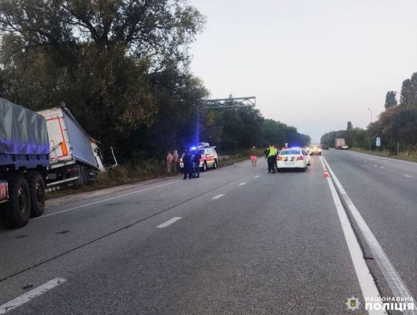 На Дубенщині водій вантажівки врізався в дерево і загинув - INFBusiness