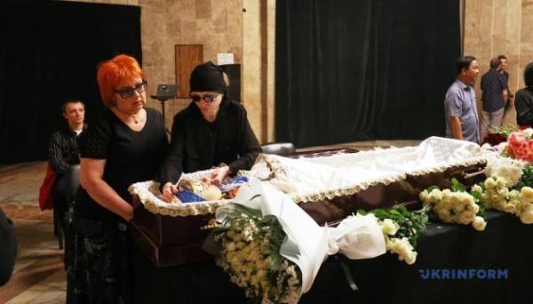 У Харкові попрощалися з 18-річною художницею Веронікою Кожушко, яка загинула від удару РФ - INFBusiness