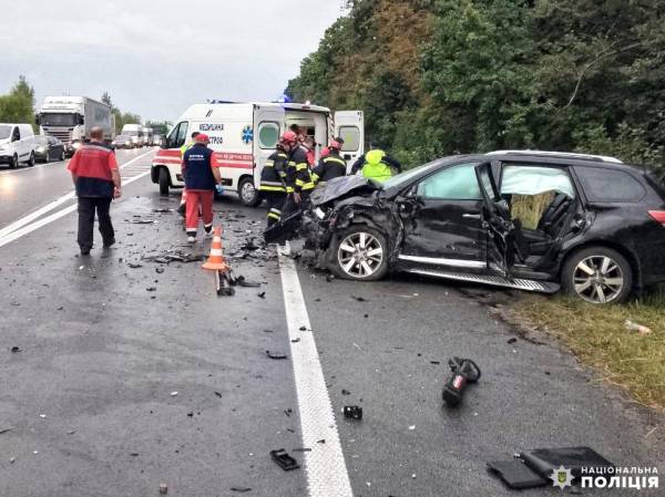 Поблизу Рівного трапилася ДТП: в автопригоді постраждала родина костопільчан - INFBusiness