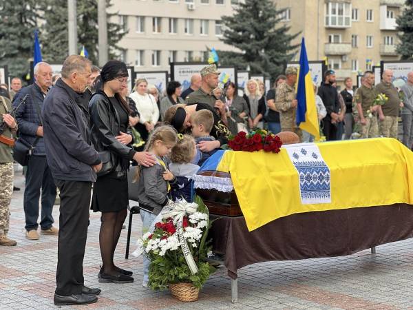 Загинув під час ворожого обстрілу у Курській області: на майдані Незалежності попрощалися із Дмитром Гордійчуком (ВІДЕО) - INFBusiness