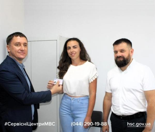 У Сарненському ЦНАПі тепер можна обміняти посвідчення водія або зареєструвати авто - INFBusiness