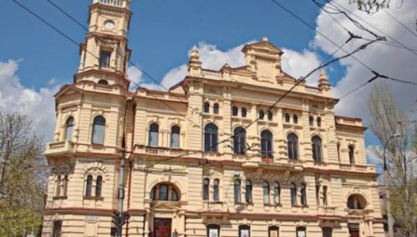 Росіяни викрали з Херсонського художнього музею понад 10 тисяч предметів - INFBusiness