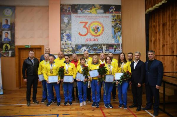 У Рівненській області нагородили переможців чемпіонату світу з пауерліфтингу - INFBusiness