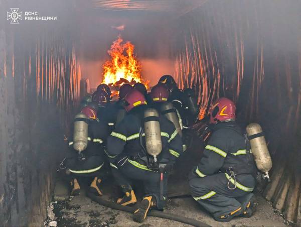 Вогнева смуга психологічної підготовки: на Рівненщині рятувальники взяли участь в тренуванні (ВІДЕО) - INFBusiness