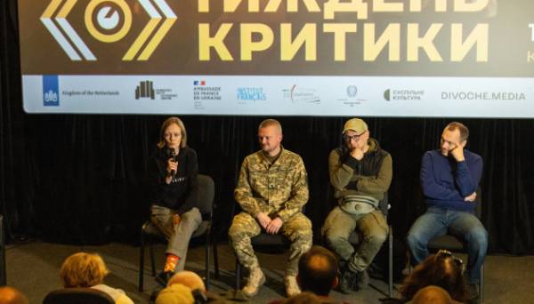 У Києві презентували новий епізод документального фільму із циклу «Спротив та єдність» Фото 19.10.2024 15:10 Укрінформ Головне управління комунікацій ЗСУ презентувало новий епізод документального фільму “Спротив та єдність. Кінематографісти пояснюють, як не втратити майбутнє” у межах міжнародного кінофестивалю “VIII Київський тиждень критики”. У Києві презентували новий епізод документального фільму із циклу «Спротив та єдність» - INFBusiness